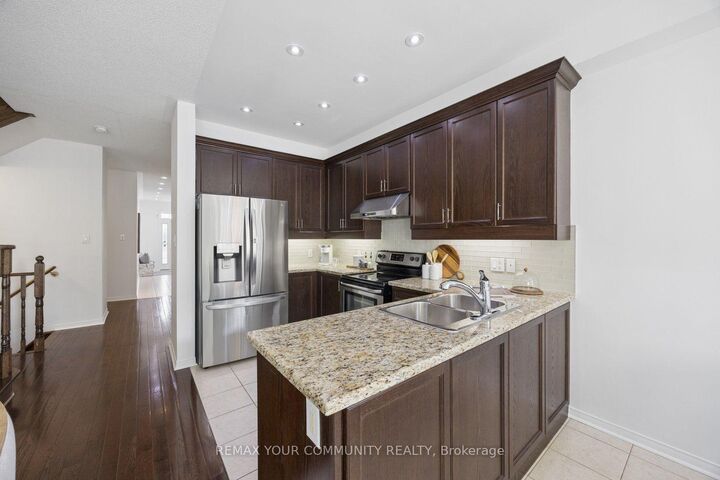 Property Photo:  21 Warbler Avenue  ON L6A 0X5 