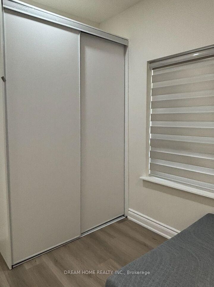 Property Photo: 138 Robert Street 101 ON M5S 2K3