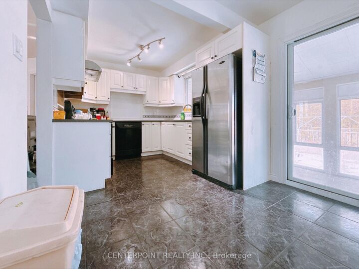 Property Photo:  9 Oakmeadow Boulevard Apt 2  ON M1E 4G2 