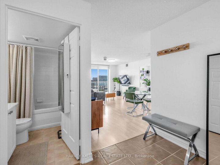 Property Photo: 1369 Bloor Street W 905 ON M6P 4J4