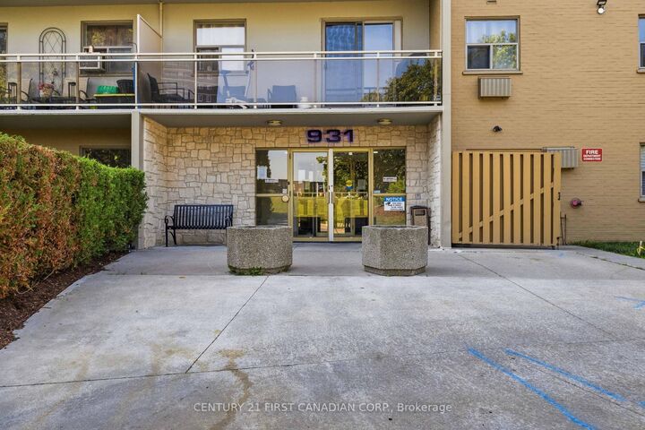 Property Photo: 931 Wonderland Road 707 ON N6K 2X6
