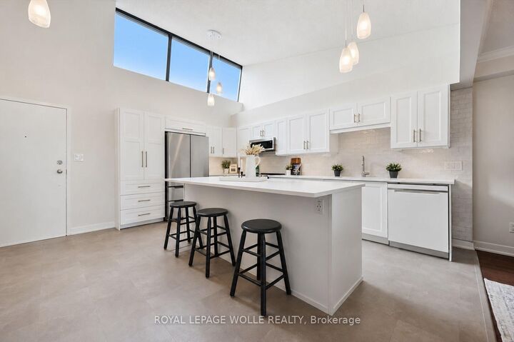 Property Photo: 260 Sheldon Avenue N Ph2 ON N2H 6P2