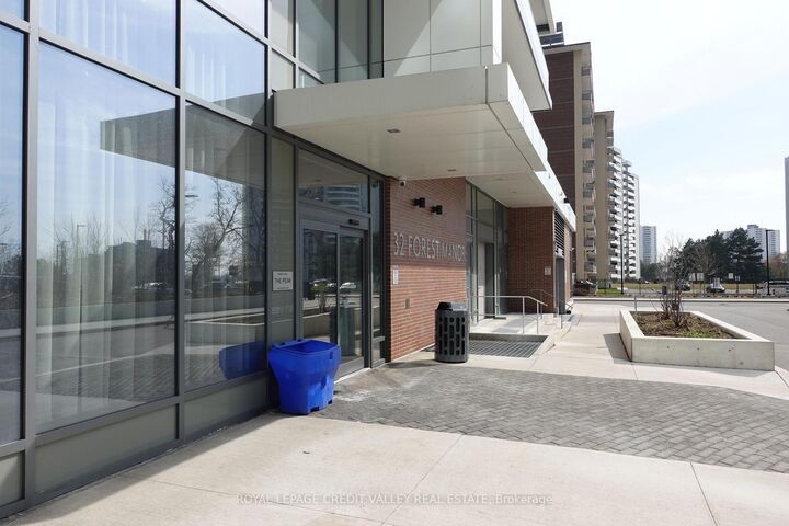 Property Photo:  32 Forest Manor Road 401  ON M2J 0H2 