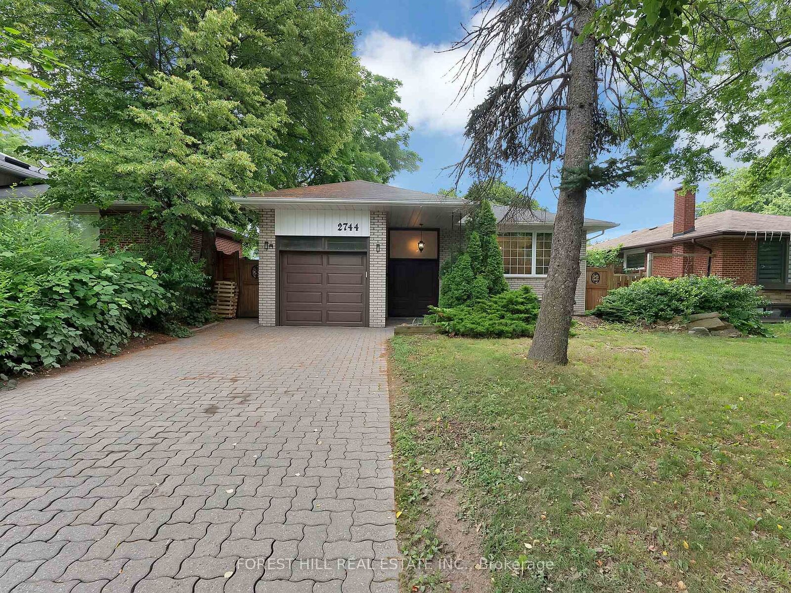 Property Photo: 2744 Truscott Drive ON L5J 2B7