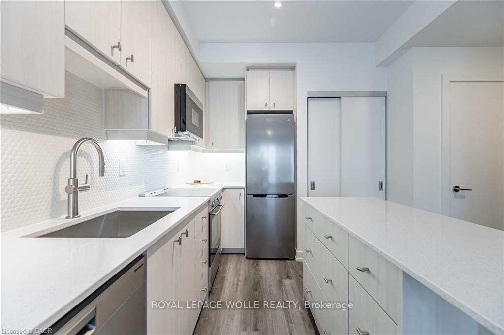 Property Photo:  15 Wellington Street S 907  ON N2G 0E4 
