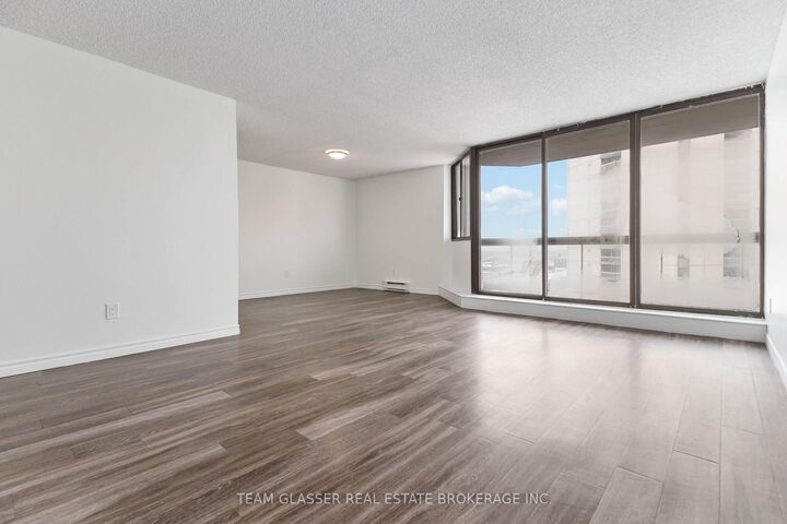 Property Photo: 340 Colborne Street 2106 ON N6B 3N1