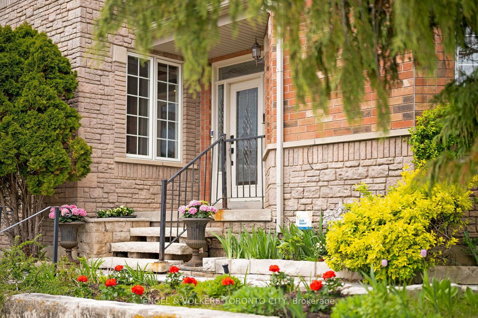 Property Photo: 342 Sunset Ridge ON L4H 1Z5
