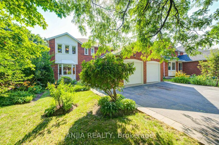 Property Photo: 8 Brooklyn Crescent ON L3P 7C1