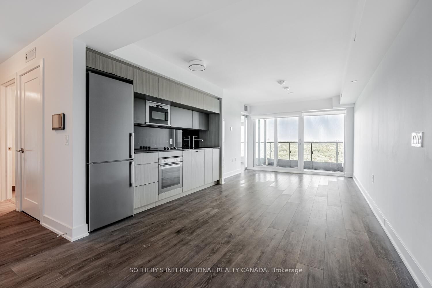 Property Photo: 585 Bloor Street E 2124 ON M4W 0B3
