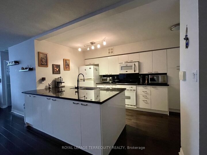 Property Photo: 30 Greenfield Avenue 1009 ON M2N 6N3