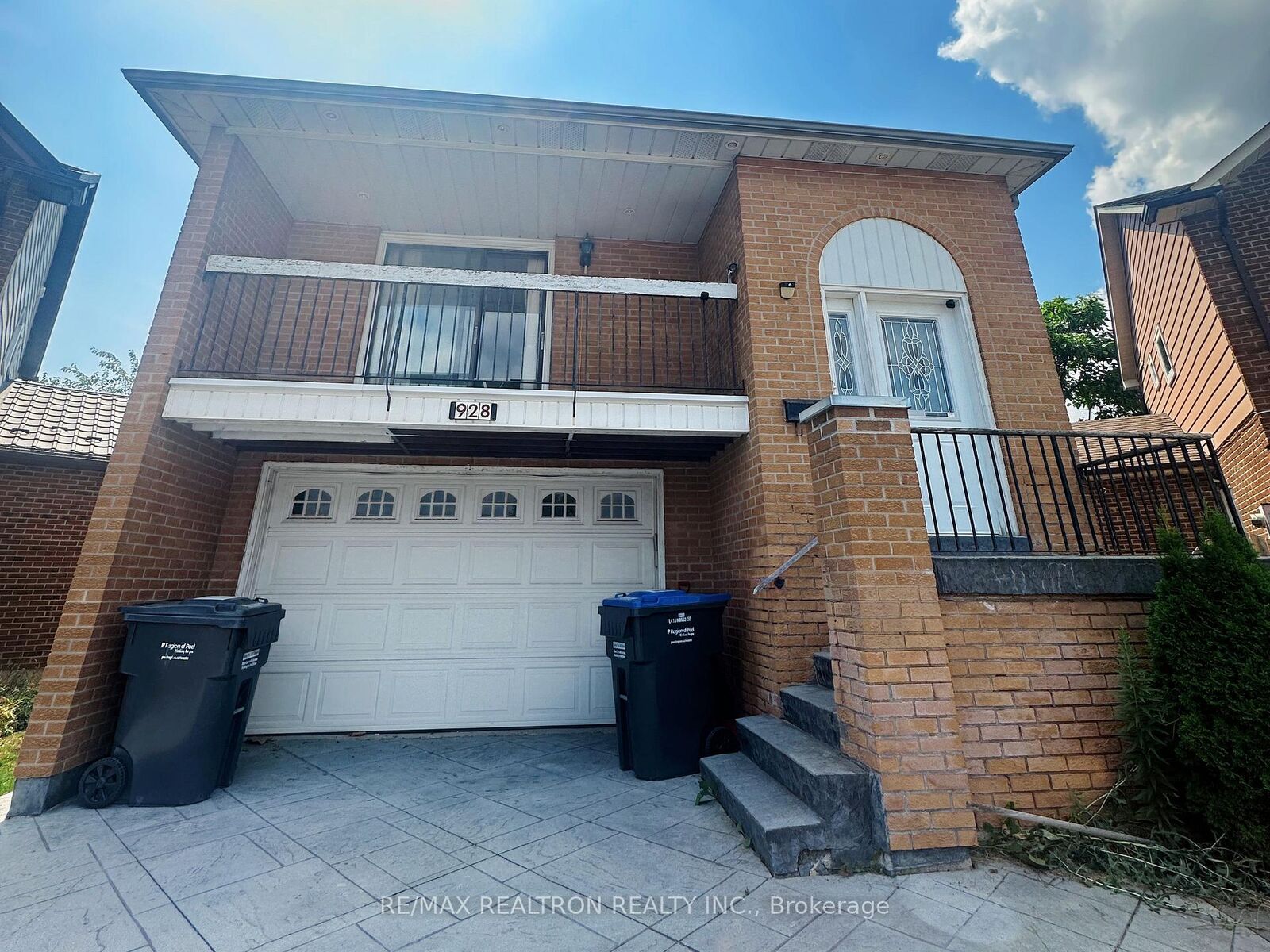Property Photo:  928 Knollwood Court Lower Level  ON L5C 3L9 