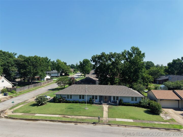 Property Photo:  6809 E 74th Street  OK 74133 