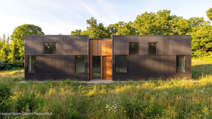 Property Photo: 6 Van Derburgh Close NY 12484