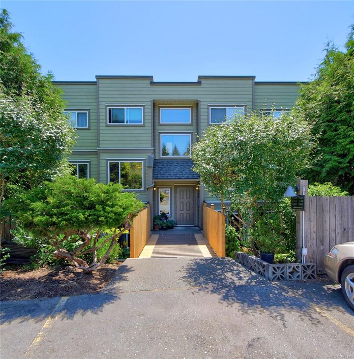 Property Photo:  2250 Manor Pl #112  BC V9M 1C5 