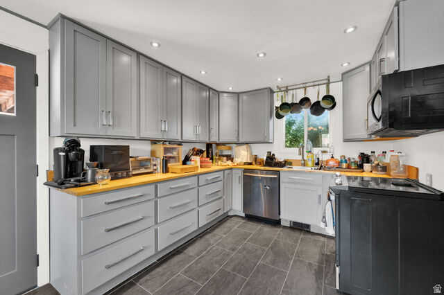 Property Photo: 5289 S Leprechaun Ln W UT 84118