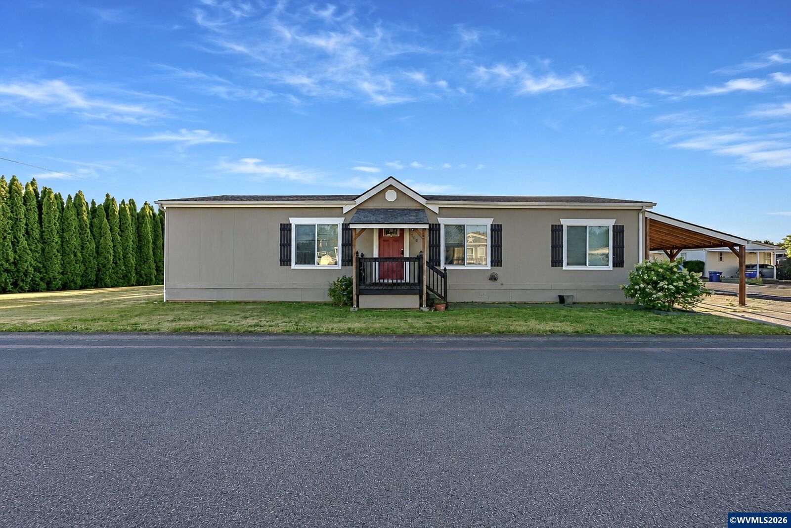 Property Photo: 104 Essex Dr SE OR 97325