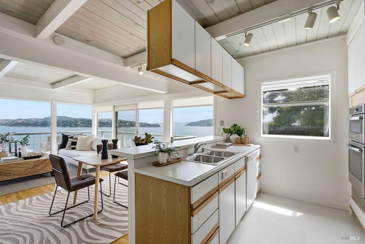 Property Photo: 42 Edwards Avenue CA 99465
