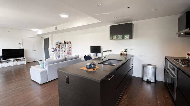 Property Photo: 1561 W 57th Avenue 808 BC V6P 0H5
