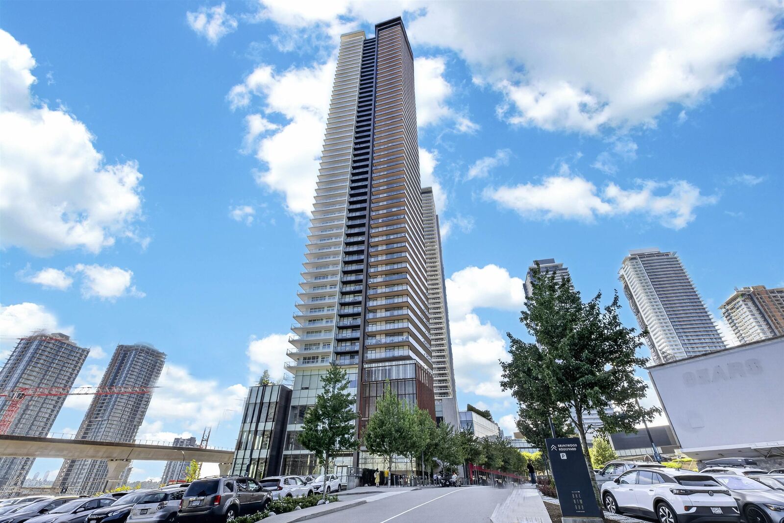 Property Photo: 4650 Brentwood Boulevard 811 BC V5C 0M3