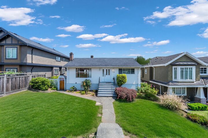 Property Photo: 4438 Darwin Avenue BC V5G 3E6