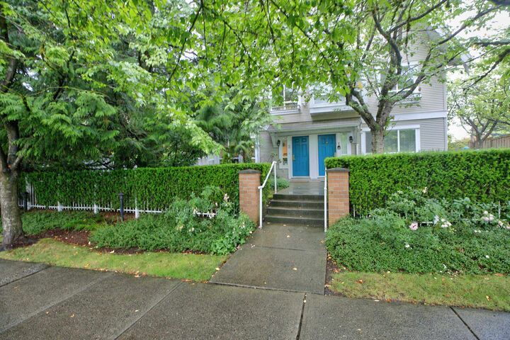 Property Photo: 6577 Southoaks Crescent 2 BC V5E 4J9