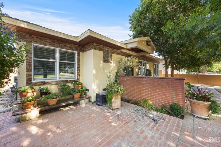 Property Photo:  128 Western Drive  CA 93309 
