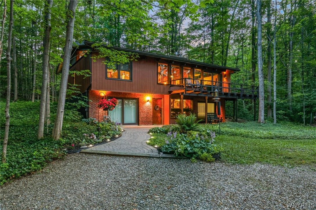 Property Photo:  7945 Hywood Drive  NY 14075 