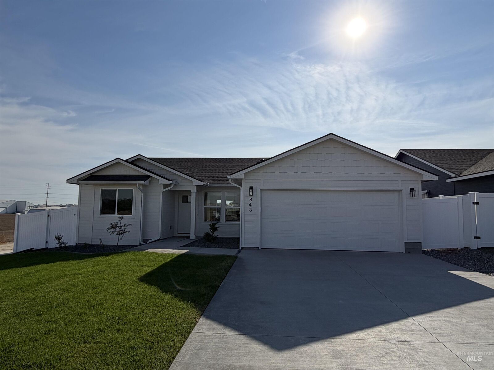 Property Photo: 848 N 5th St OR 97913