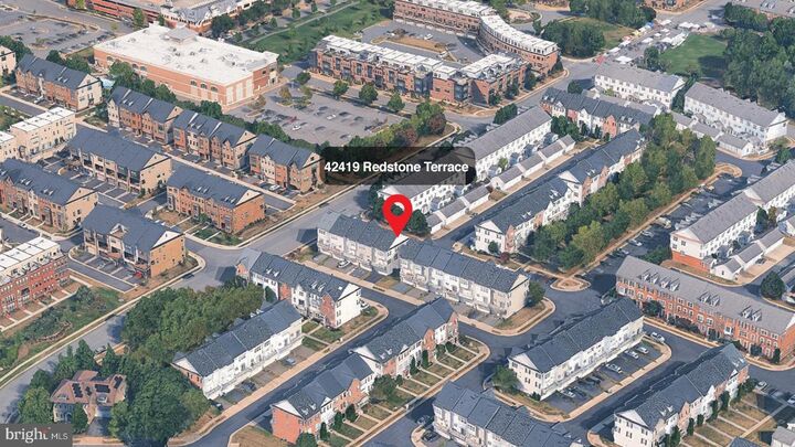 Property Photo: 42419 Redstone Terrace VA 20148