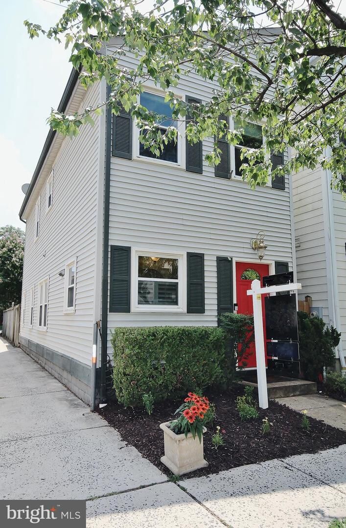 Property Photo: 1006 Wythe Street VA 22314