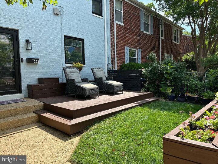 Property Photo: 223 Burgess Avenue VA 22305