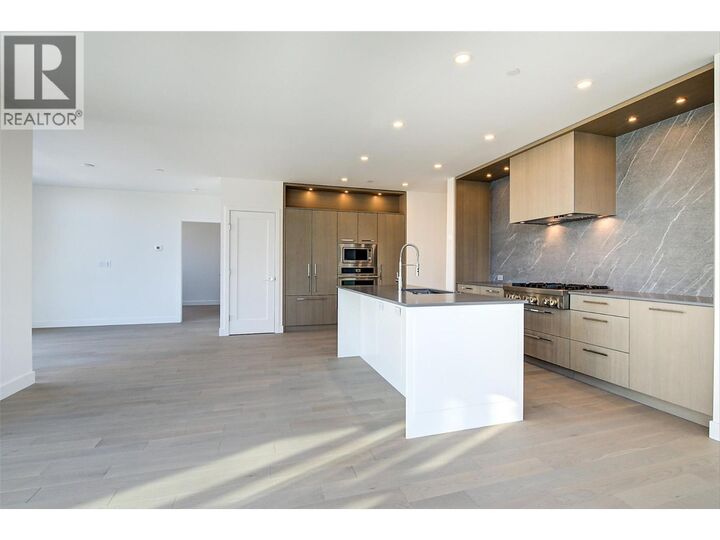 Photo de la propriété: 3389 Lakeshore Road 416 BC V1W 0G5