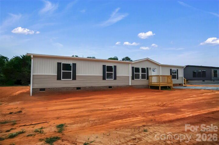 Property Photo:  803 Eagle View Lane  NC 28090 