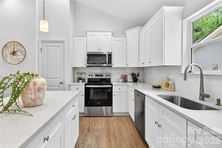 Property Photo: 142 Hansard Drive NC 28214