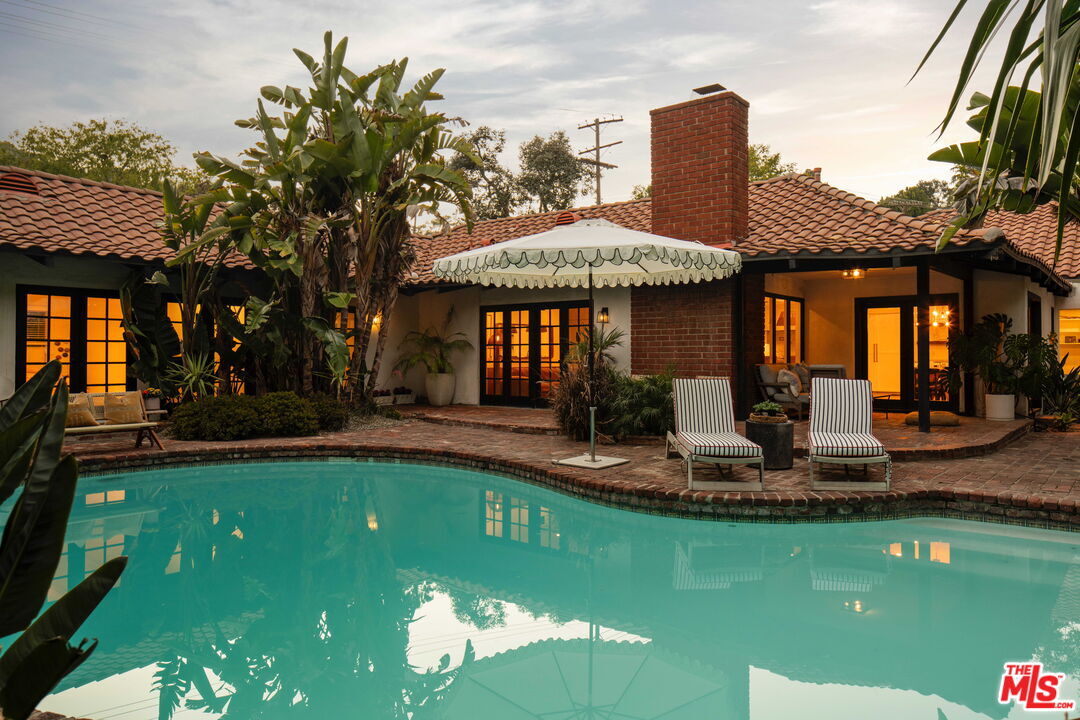 Property Photo:  2630 Laurel Pass  CA 90046 