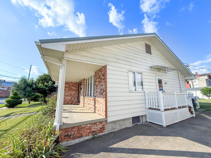 Property Photo: 416 Jackson St PA 15851