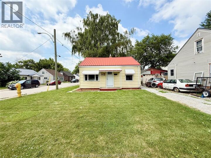 Property Photo: 20 McNaughton Avenue ON N8A 1R8