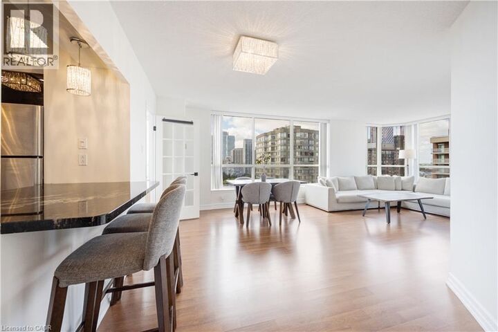 Property Photo:  55 Elm Drive West 2204  ON L5B 3Z3 