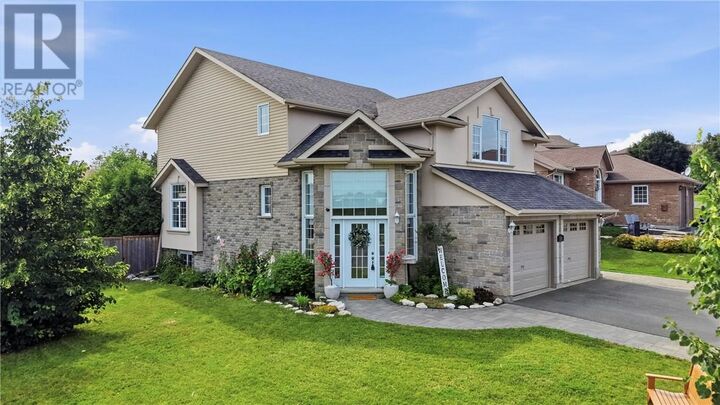 130 Bayside Crescent — photo 1