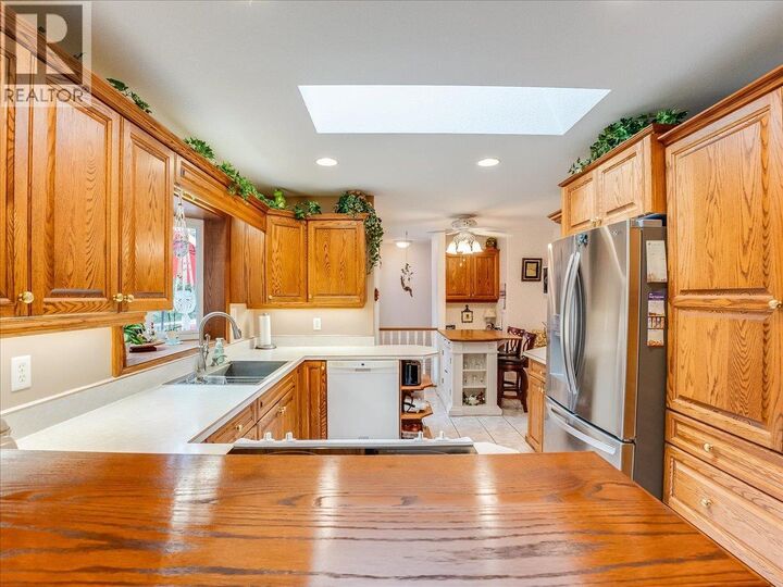 Property Photo:  935 Pine Crescent  BC V0G 1G0 