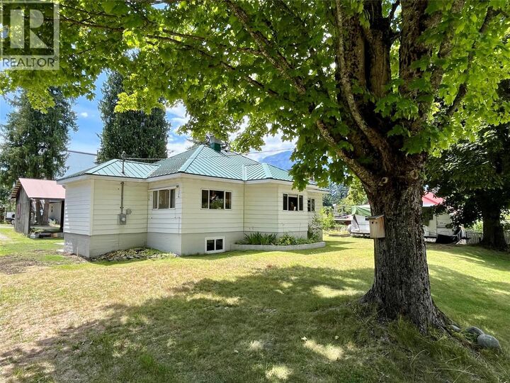 Property Photo: 409 9th Avenue BC V0G 1S0