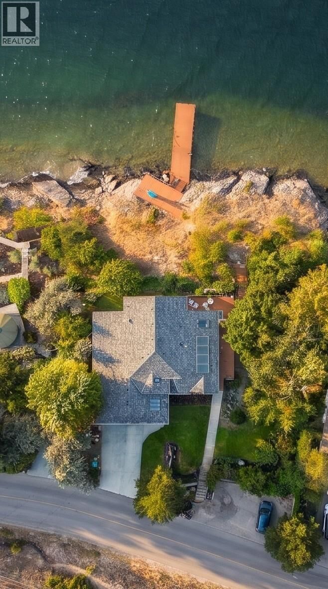 Property Photo: 5538 Lakeshore Road BC V1W 4J4