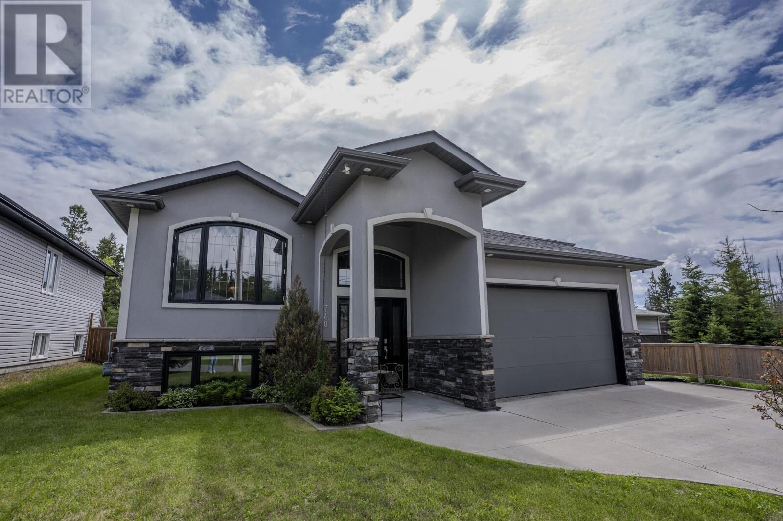 Property Photo: 740 Woodcrest Rd ON P7G 1J2