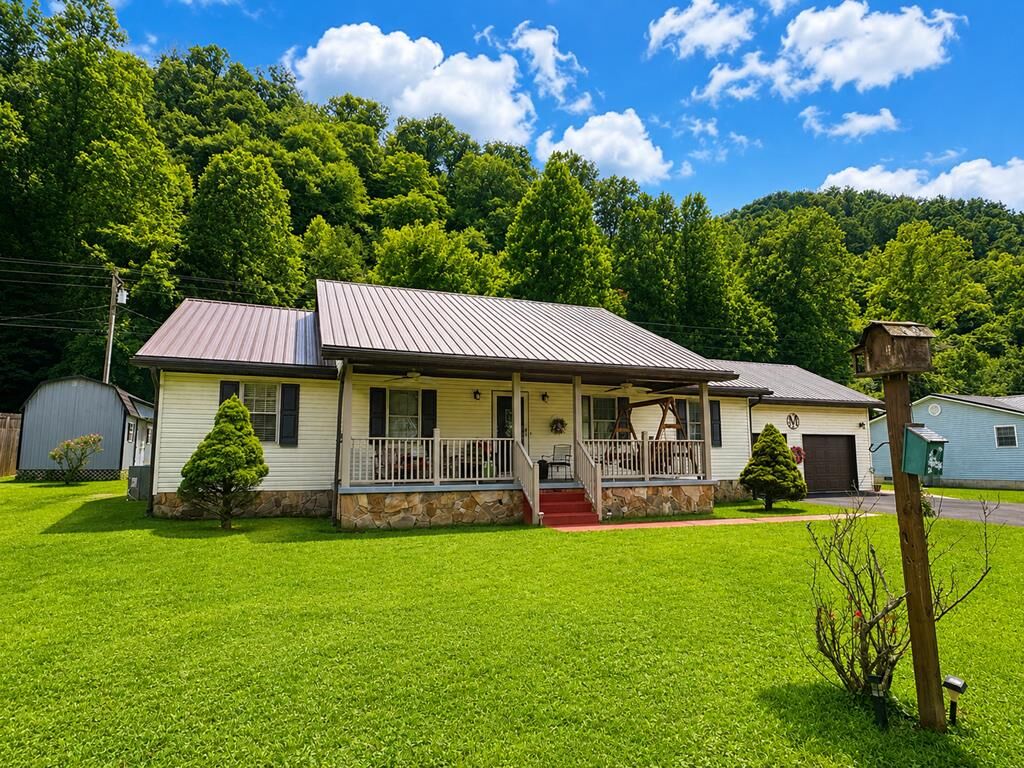 Property Photo: 76 Holbrook Drive KY 41603
