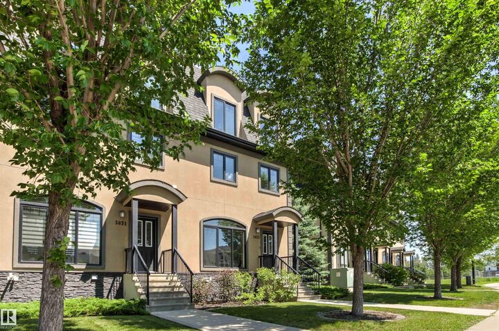 Property Photo:  5833 Mullen Place NW  AB T6R 0R4 