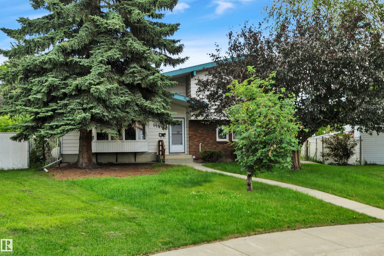 Property Photo:  7604 149 Avenue NW  AB T5C 2V7 