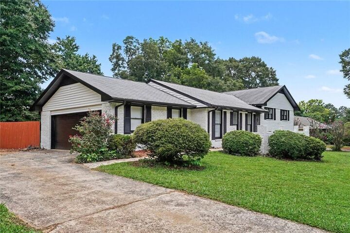 Property Photo: 8806 Twin Oaks Drive GA 30236