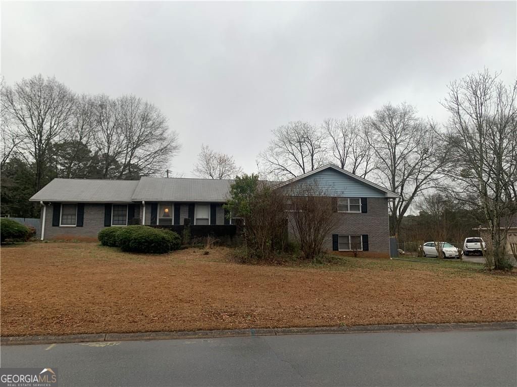 Property Photo:  8806 Twin Oaks Drive  GA 30236 