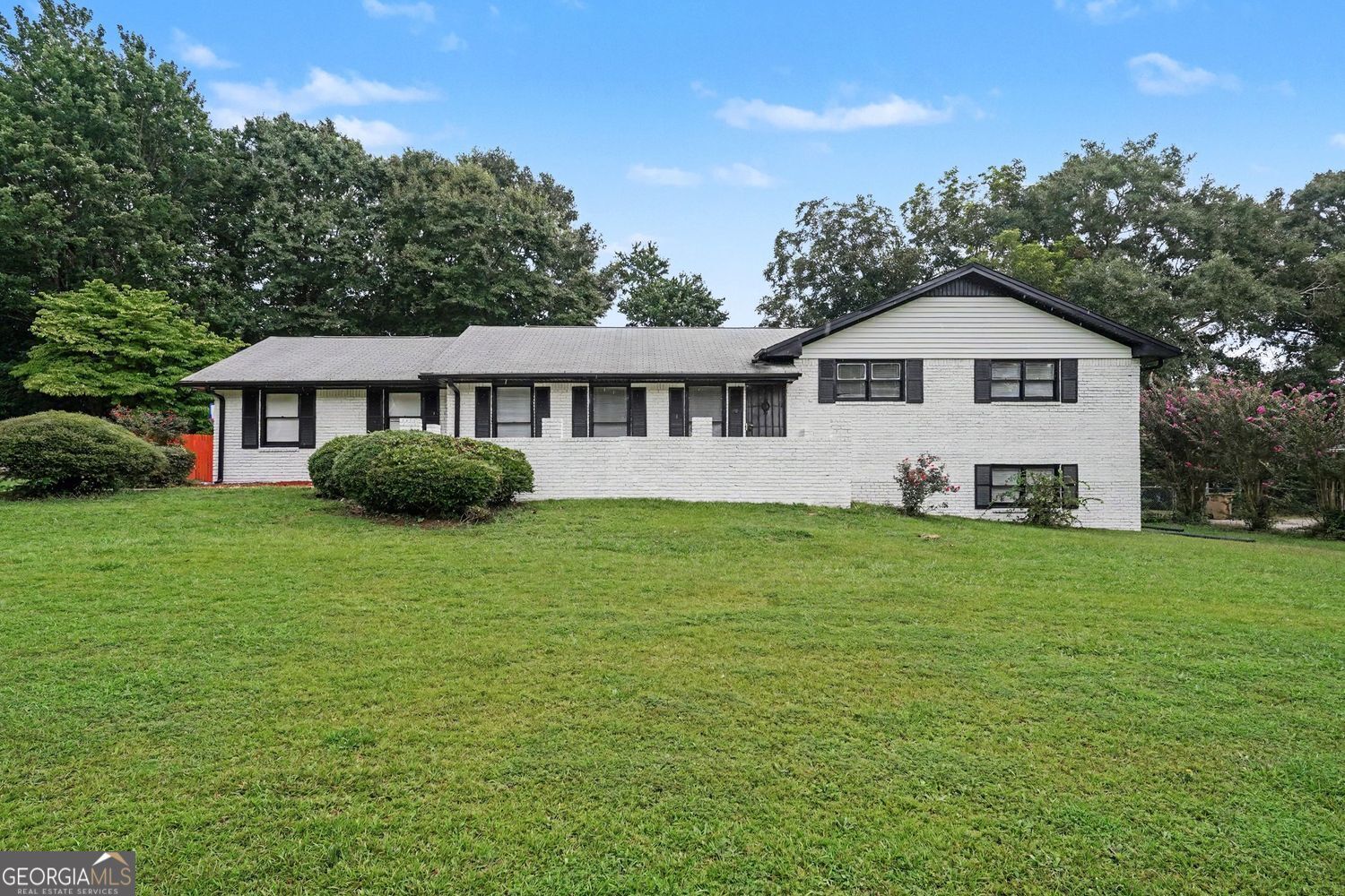 Property Photo: 8806 Twin Oaks Drive GA 30236