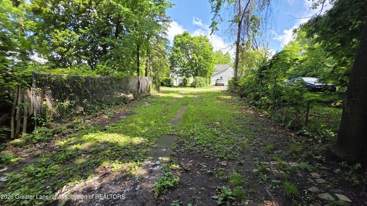 Property Photo:  1019 Hickory Street  MI 48912 
